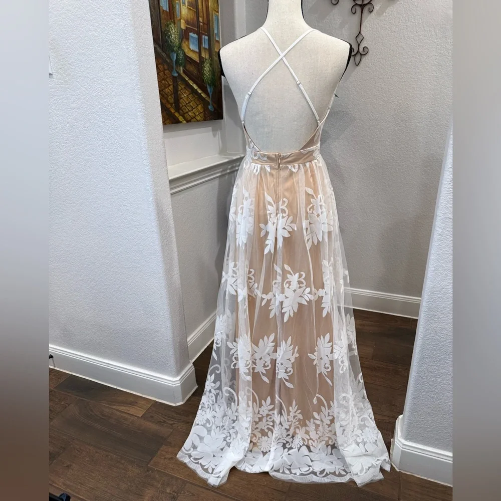 Promenade Maxi dress, size SMALL, by Luxxel. NEW WITH TAGS! - Picture 6 of 8